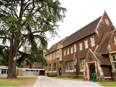 Studio Cambridge, Sir Henry (9 – 14 лет)